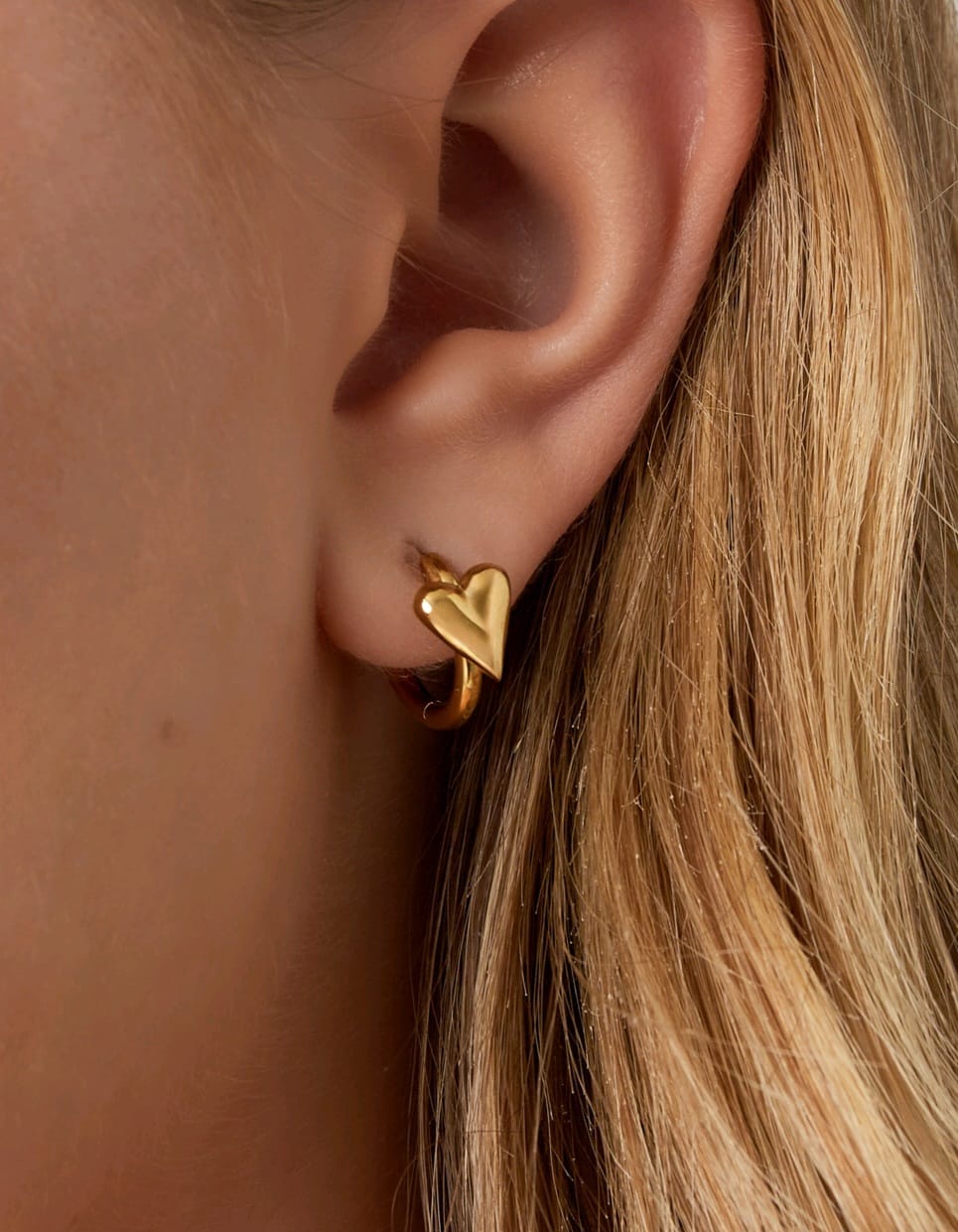 Hoop with mini heart