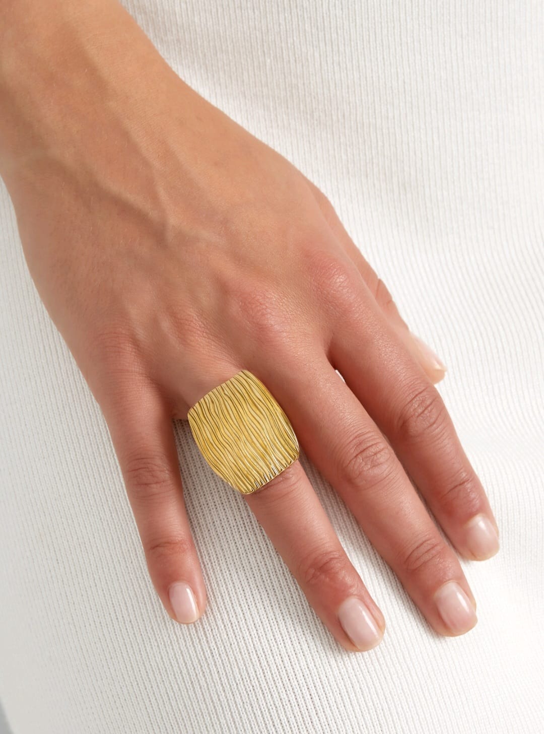 Square ring gold